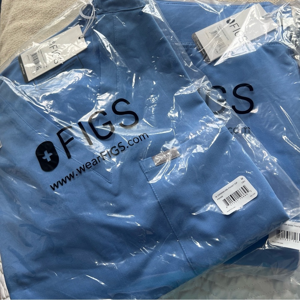 Figs NWT scrub, set ceil, blue size medium